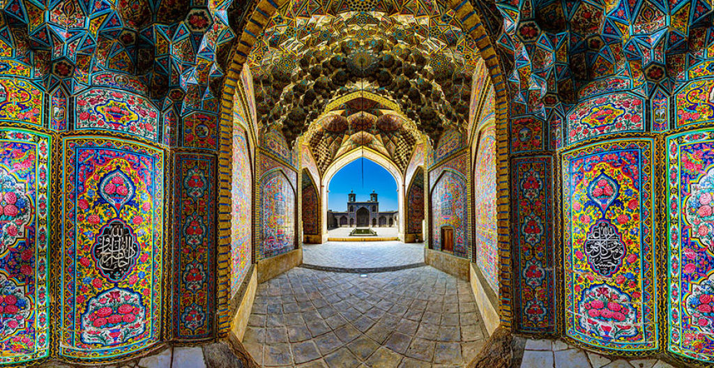Todas as manhãs um arco-íris ilumina esta impressionante mesquita 06
