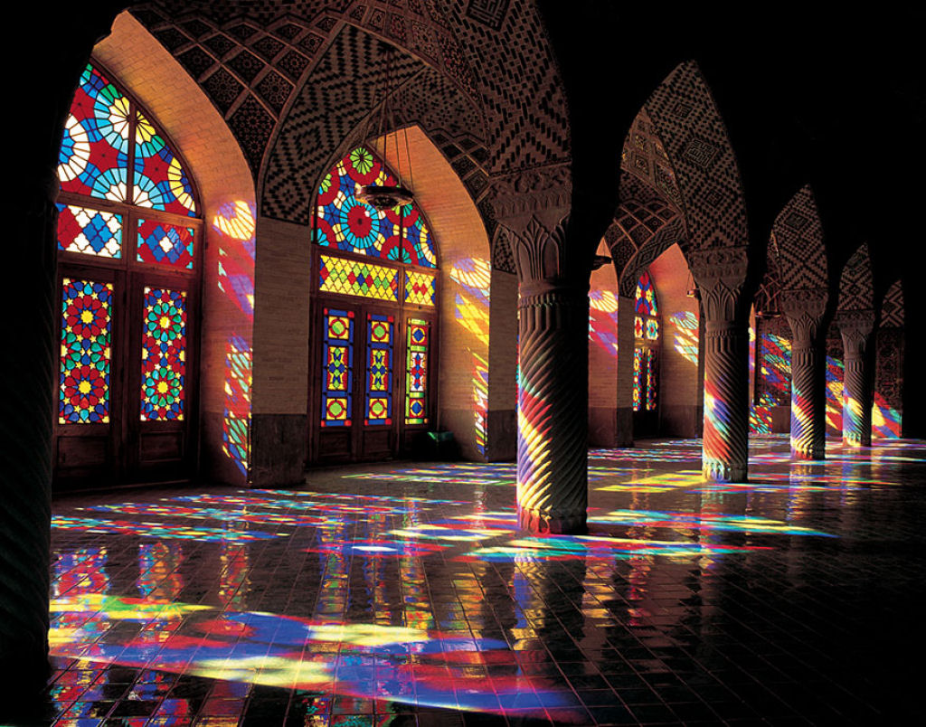Todas as manhãs um arco-íris ilumina esta impressionante mesquita 09