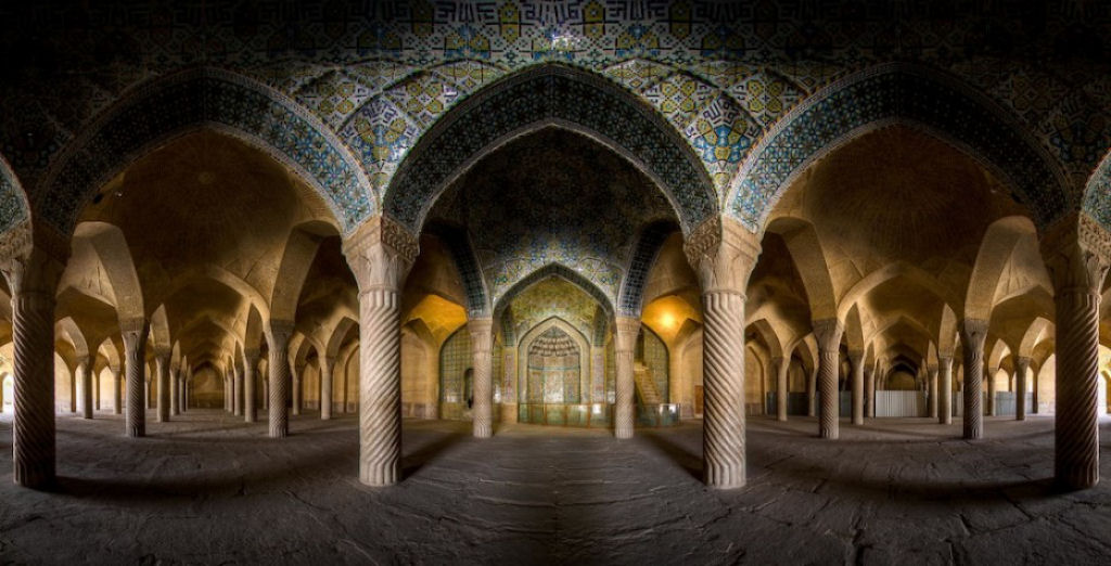 Os interiores hipnotizantemente coloridos da arquitetura de mesquitas iranianas 08