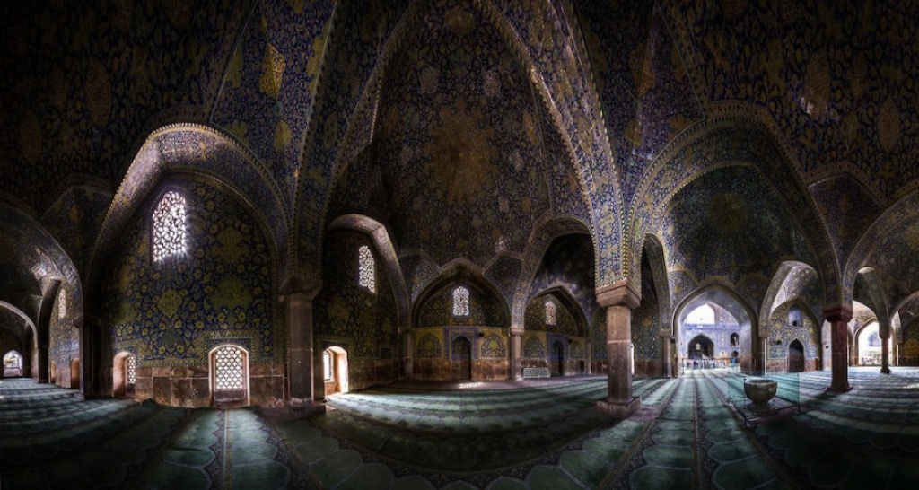 Os interiores hipnotizantemente coloridos da arquitetura de mesquitas iranianas 09