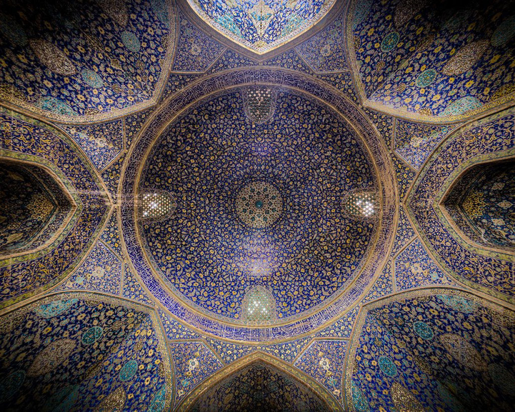Os interiores hipnotizantemente coloridos da arquitetura de mesquitas iranianas 13