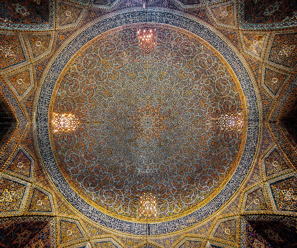 Os interiores hipnotizantemente coloridos da arquitetura de mesquitas iranianas 14