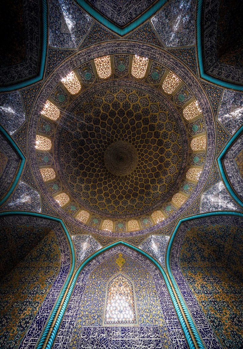 Os interiores hipnotizantemente coloridos da arquitetura de mesquitas iranianas 15