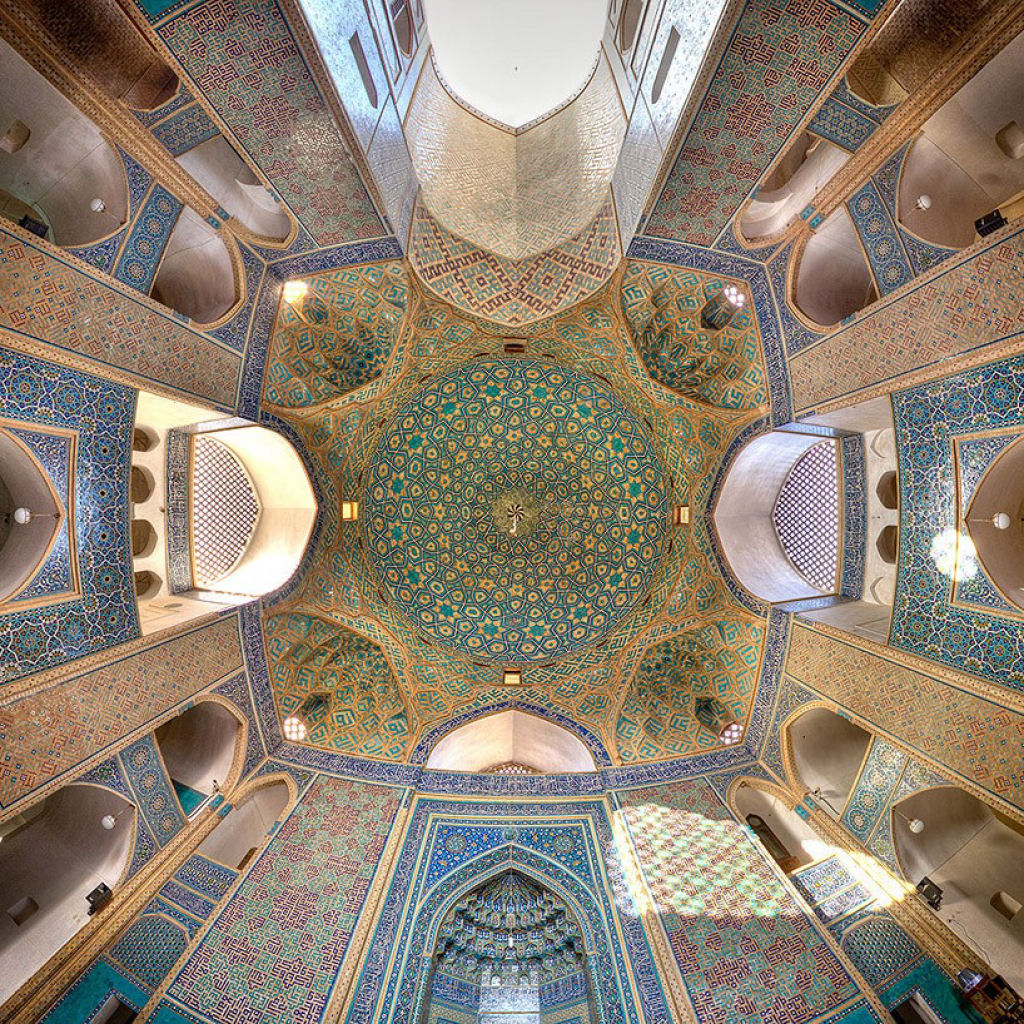 Os interiores hipnotizantemente coloridos da arquitetura de mesquitas iranianas 17