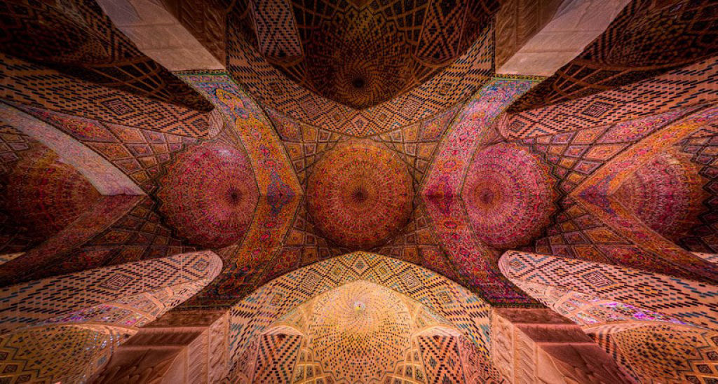 Os interiores hipnotizantemente coloridos da arquitetura de mesquitas iranianas 20
