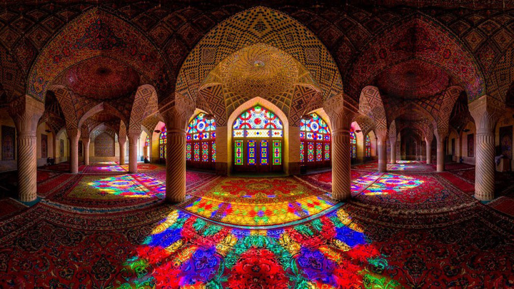 Os interiores hipnotizantemente coloridos da arquitetura de mesquitas iranianas 21