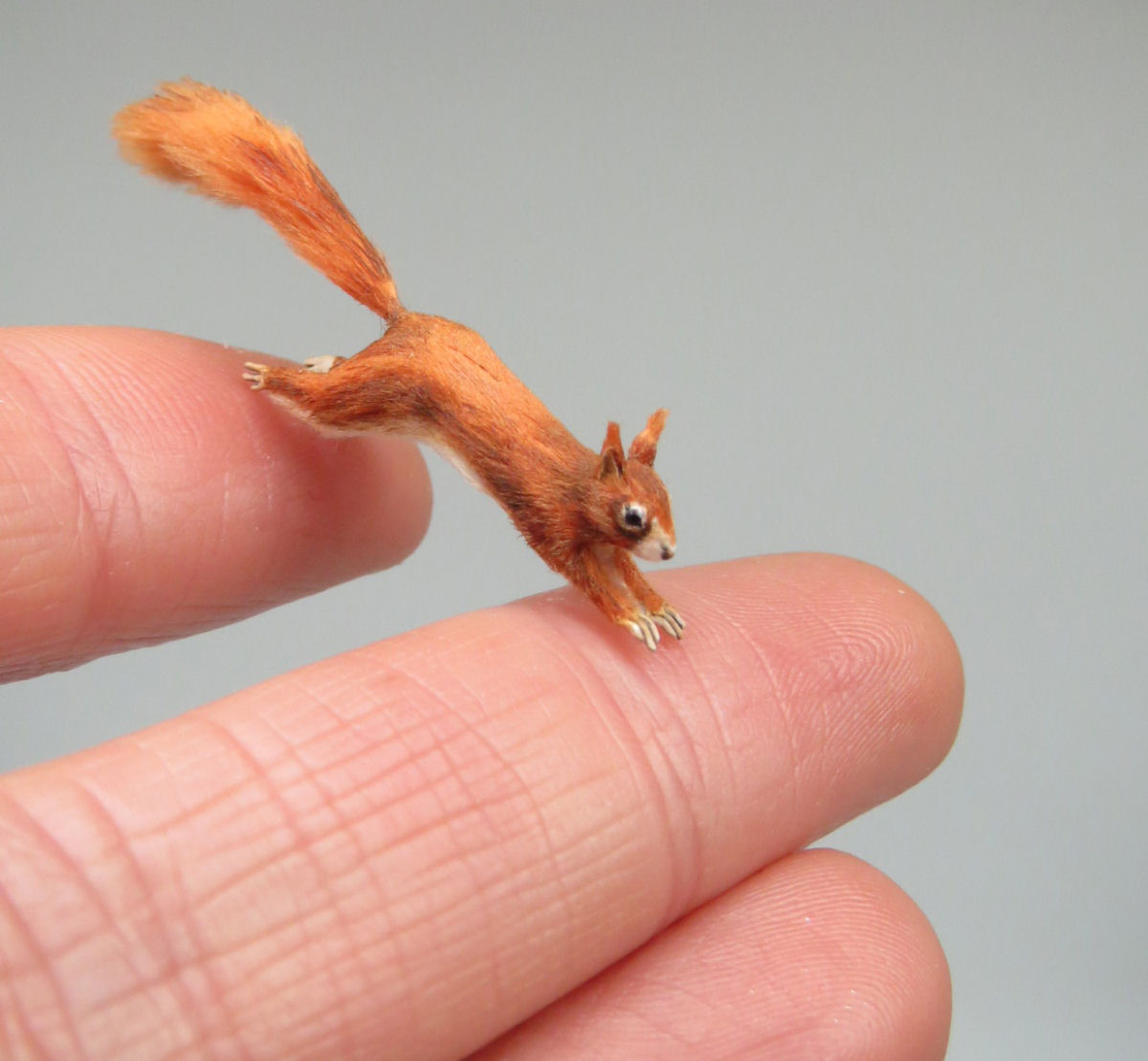 Estas delicadas mini esculturas de animais são biologicamente precisas 05