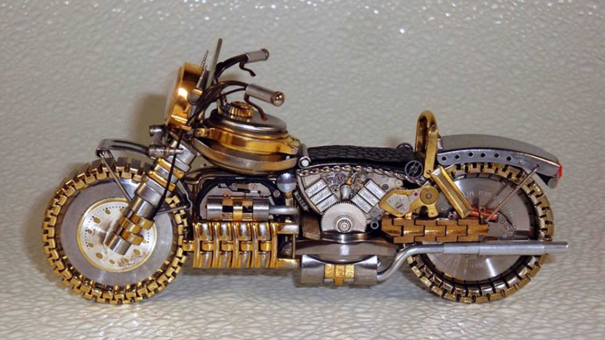 As belas miniaturas de motocicletas feitas com peas de relgios 02