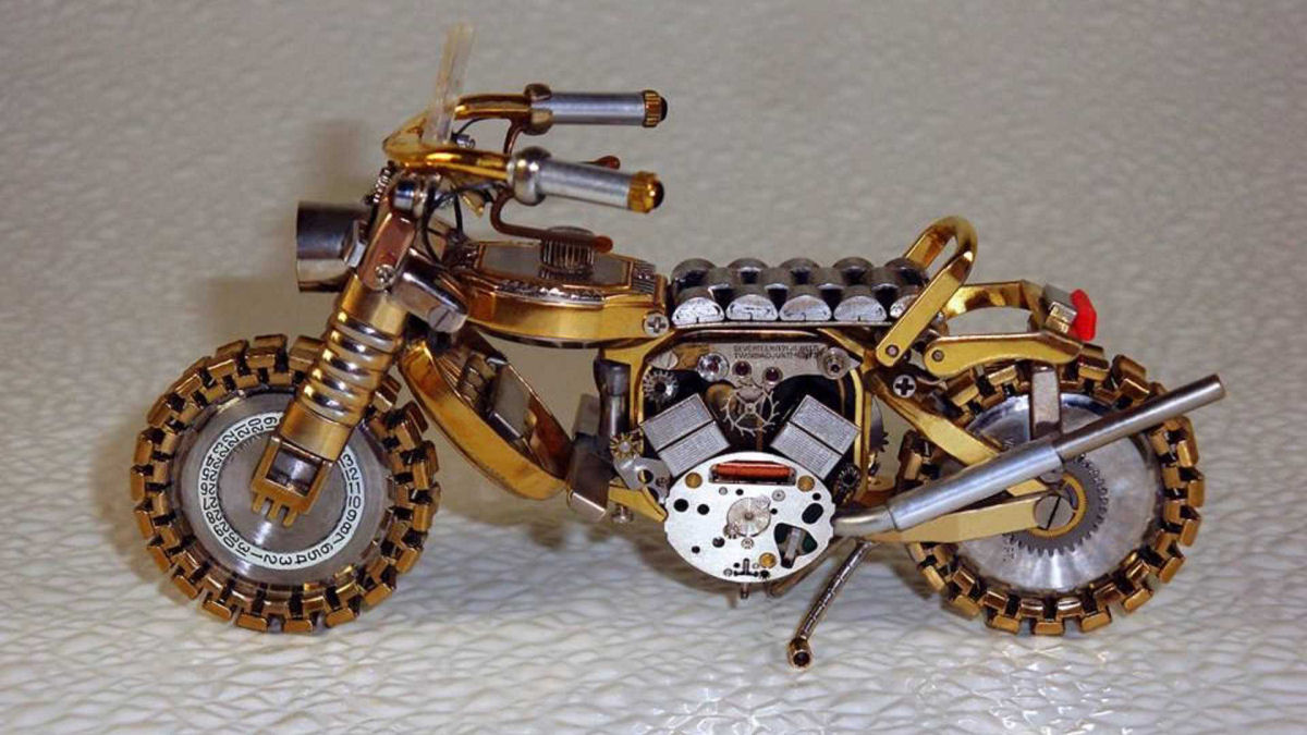 As belas miniaturas de motocicletas feitas com peas de relgios 03