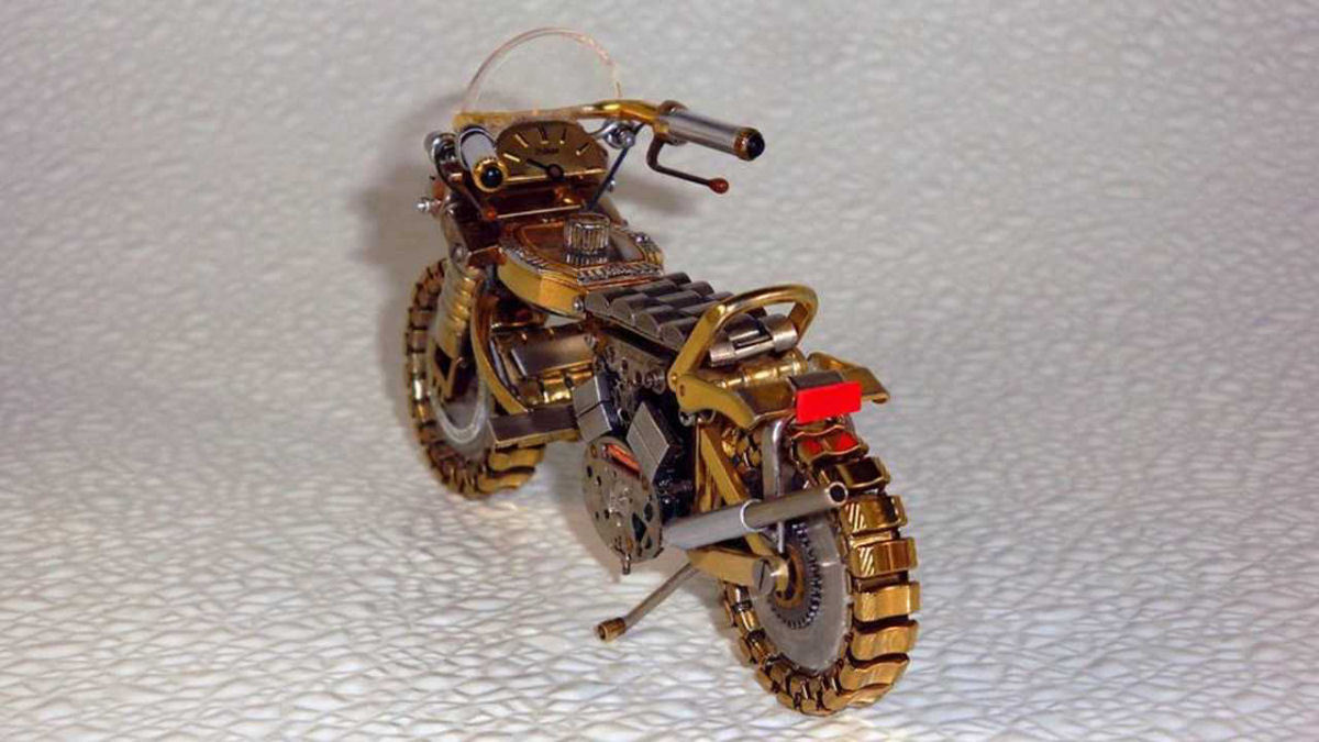 As belas miniaturas de motocicletas feitas com peas de relgios 07