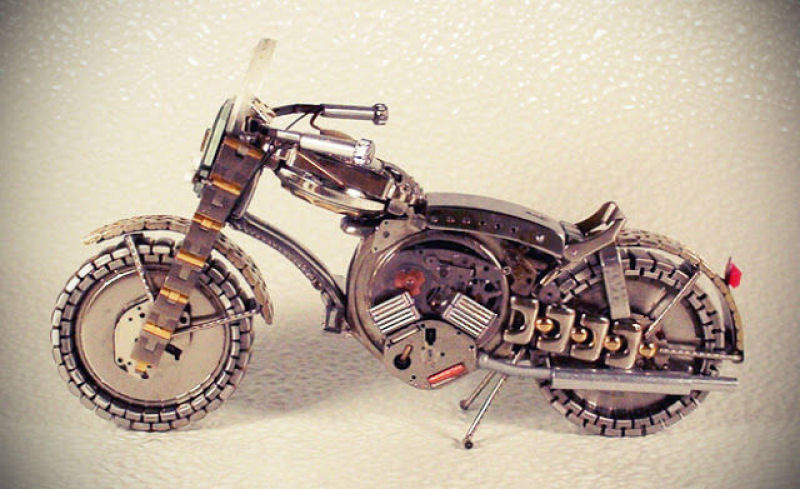 VC no G1 - NOTÍCIAS - Artista cria miniaturas de motos com peças de relógio