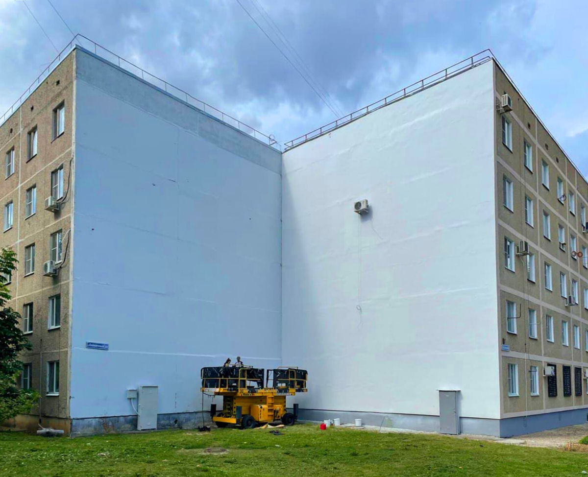 Mural estampa uma adição arquitetônica 3D impossível a um prédio de apartamentos 02