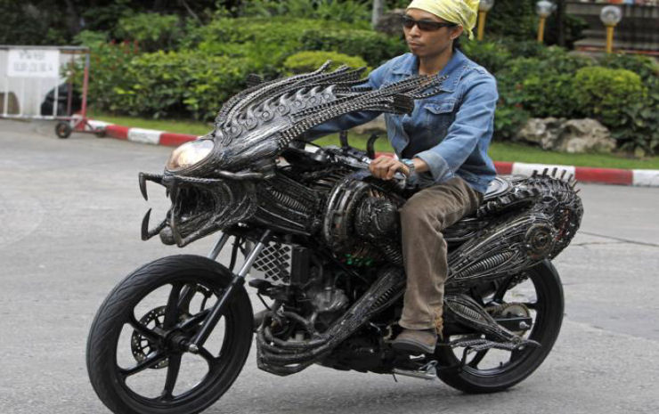 Artista tailandês cria motocicleta ao estilo Alien-Predador 04