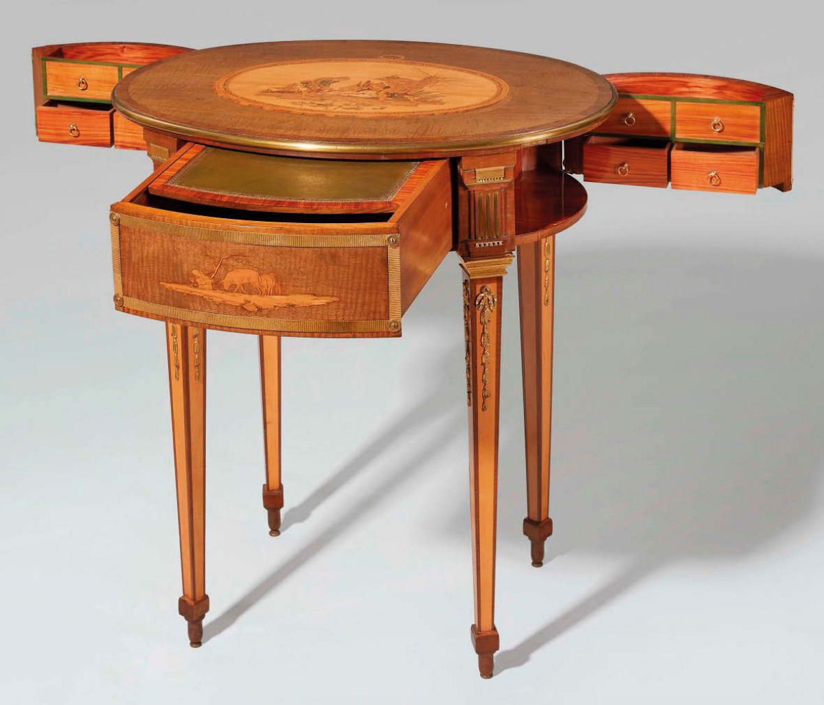 As elaboradas escrivaninhas de aristocratas do século 18 mais pareciam uma obra de arte