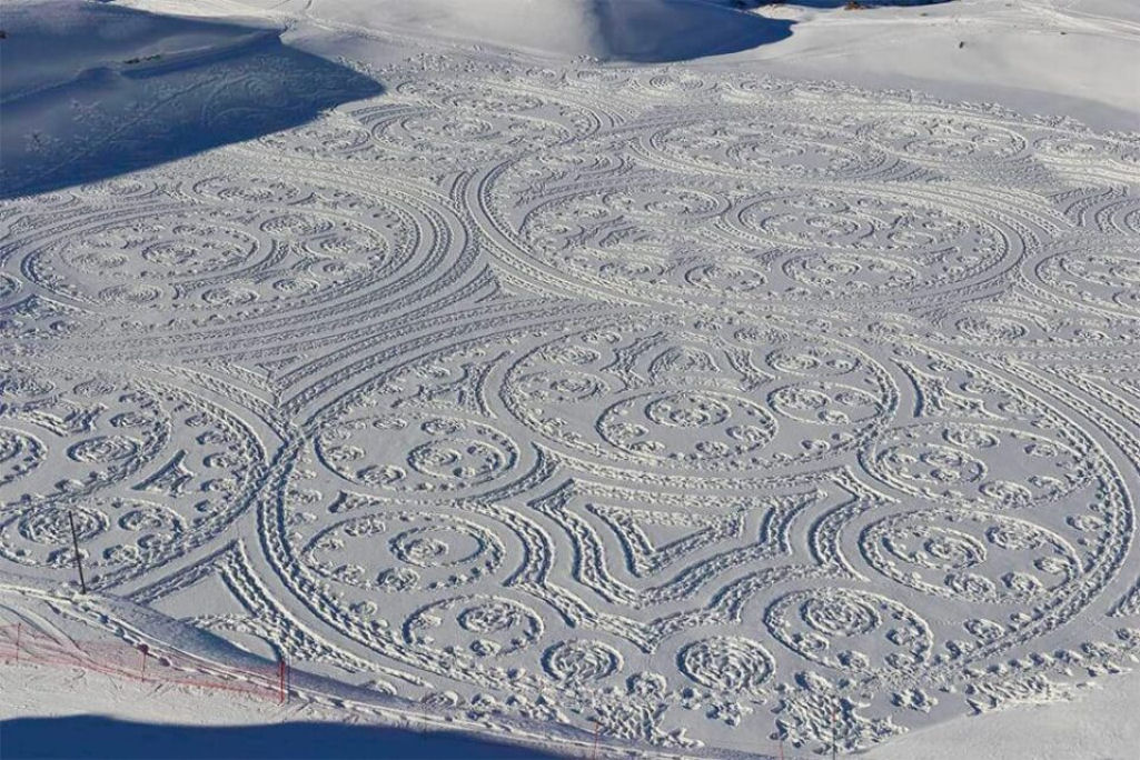 Os belos desenhos geomtricos expansivos pisoteados na neve