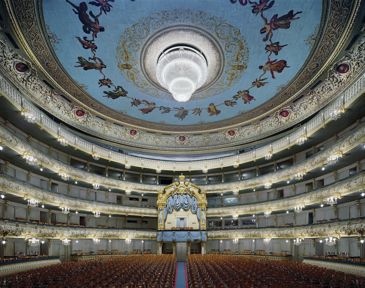 Fotografias de grande formato capturam ornamentada casas de ópera de todo o mundo 07