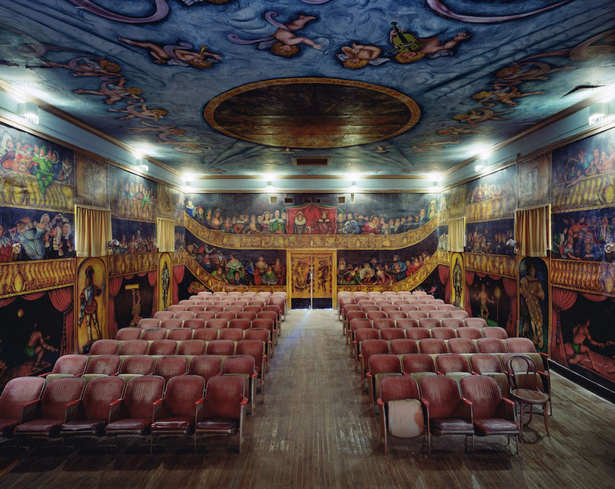 Fotografias de grande formato capturam ornamentada casas de ópera de todo o mundo 10