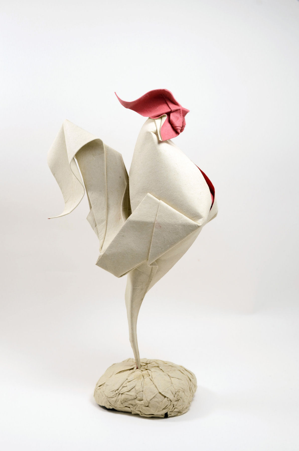 A papiroflexia mida permite a este artista vietnamita criar origami curvado 07