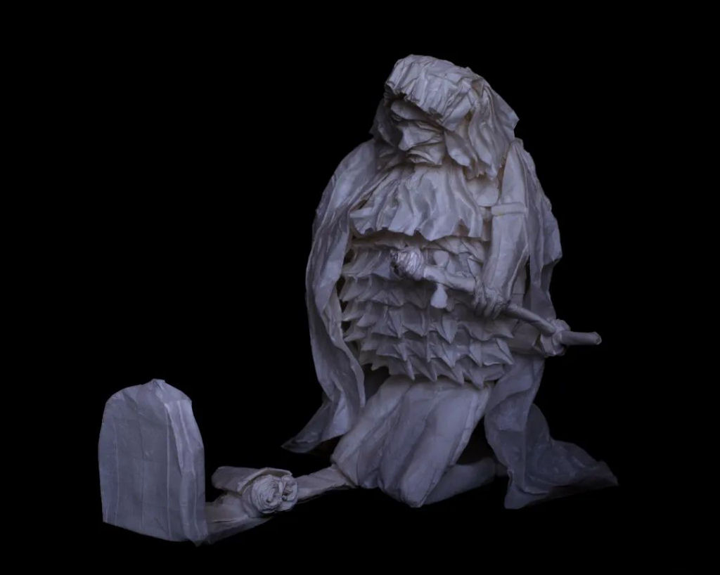 Artista do origami cria uma escultura de caador de drages a partir de uma nica folha de papel 11