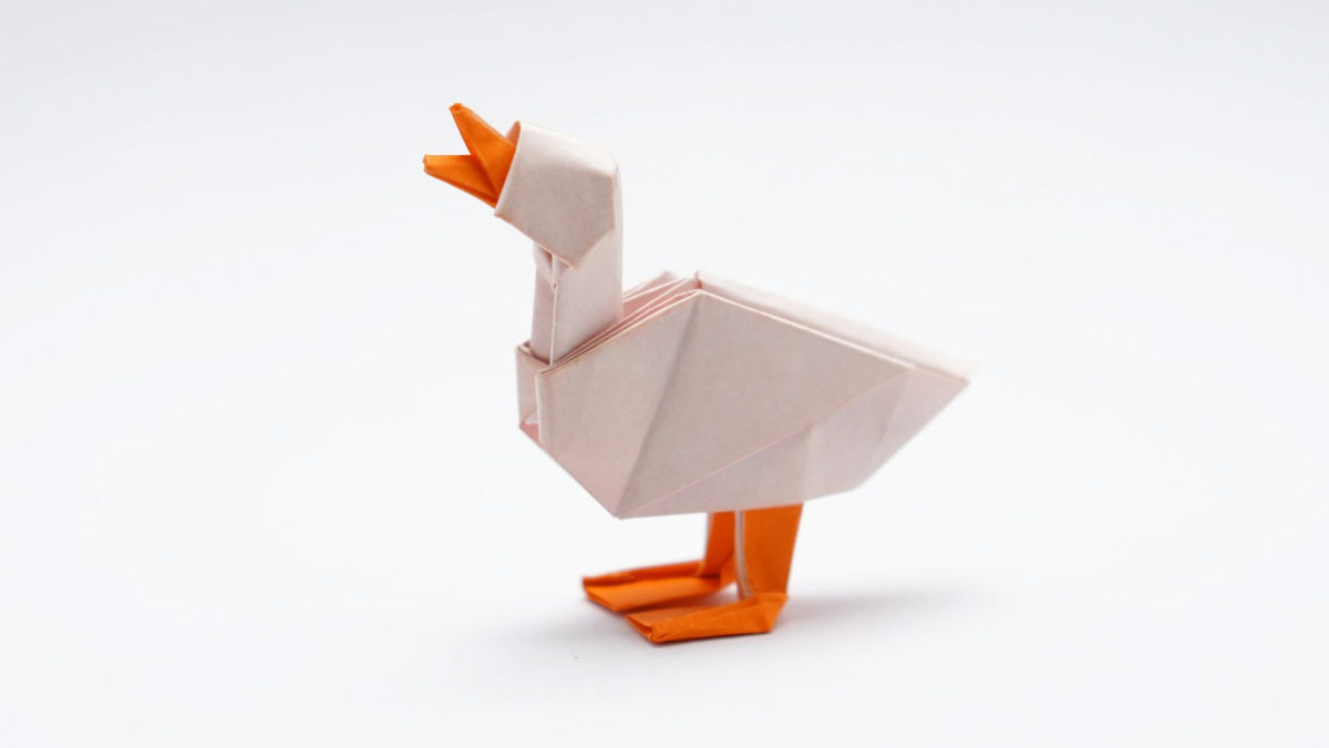 Dobre uma coleção elaborada de origami com instruções de 'como-faz'