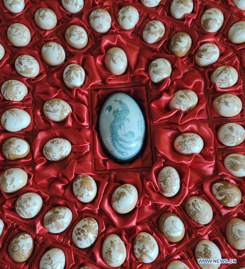 A requintada arte em ovos cinzelados de Pu Derong 04