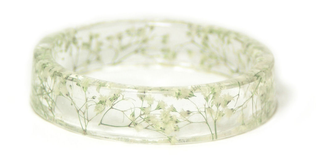 Belas pulseiras de resina feitas a mo preenchidas com flores e plantas 11