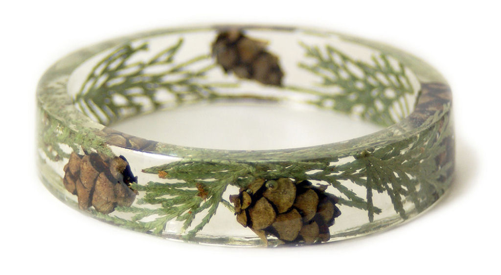 Belas pulseiras de resina feitas a mo preenchidas com flores e plantas 15