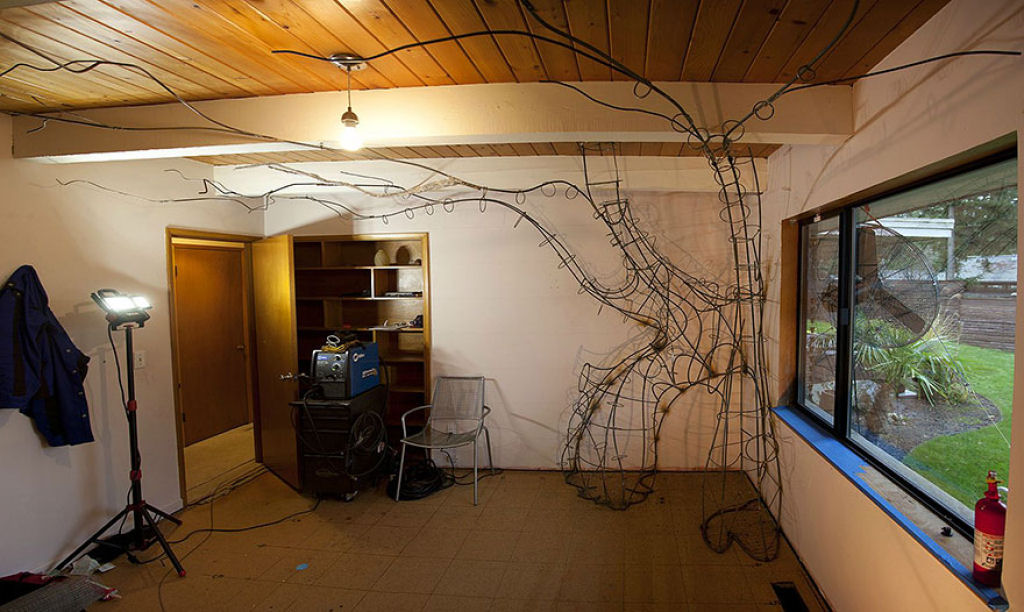 Este pai passou 18 meses transformando o quarto de sua filha em uma casa da árvore de contos 06