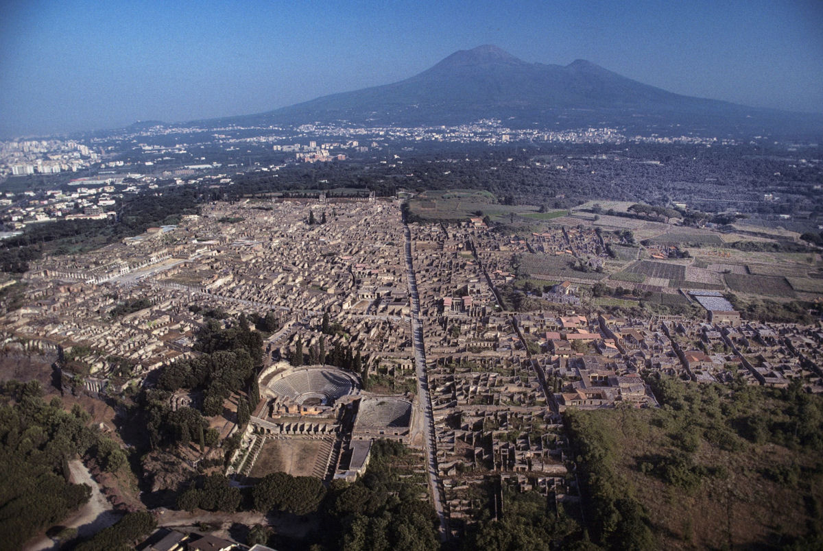 Pompéia reconstruída: um passeio pela cidade antiga antes de ser sepultada pelo Vesúvio