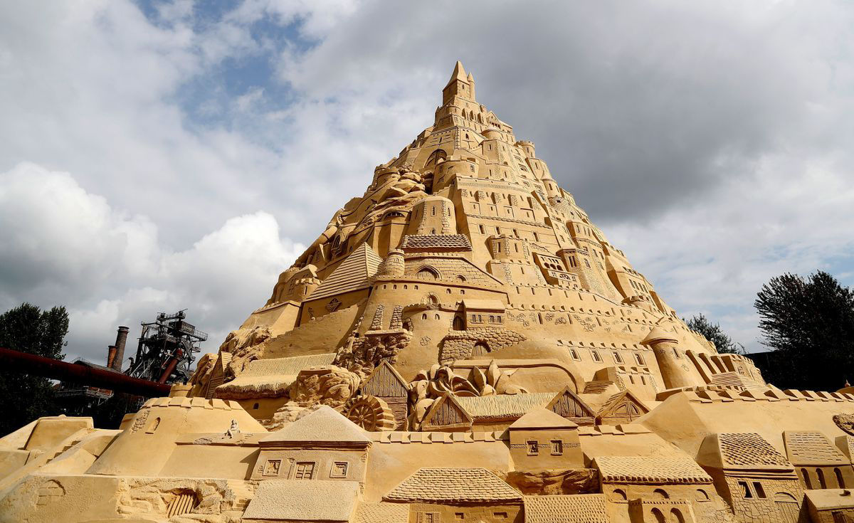 Escultura na Alemanha quebra o recorde mundial do castelo de areia mais alto 02