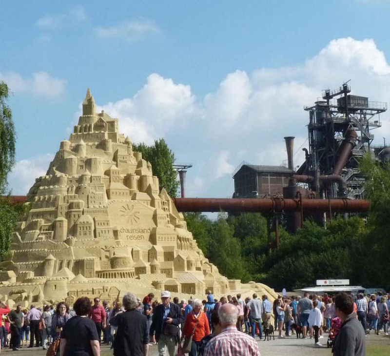 Escultura na Alemanha quebra o recorde mundial do castelo de areia mais alto 05