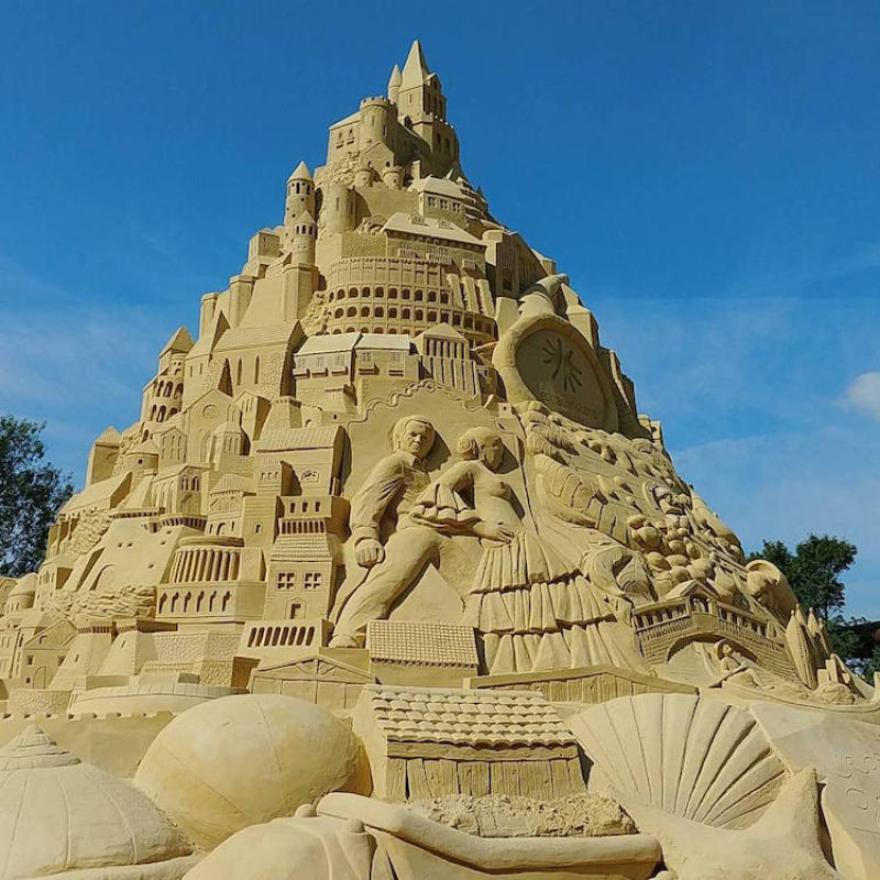 Escultura na Alemanha quebra o recorde mundial do castelo de areia mais alto 08