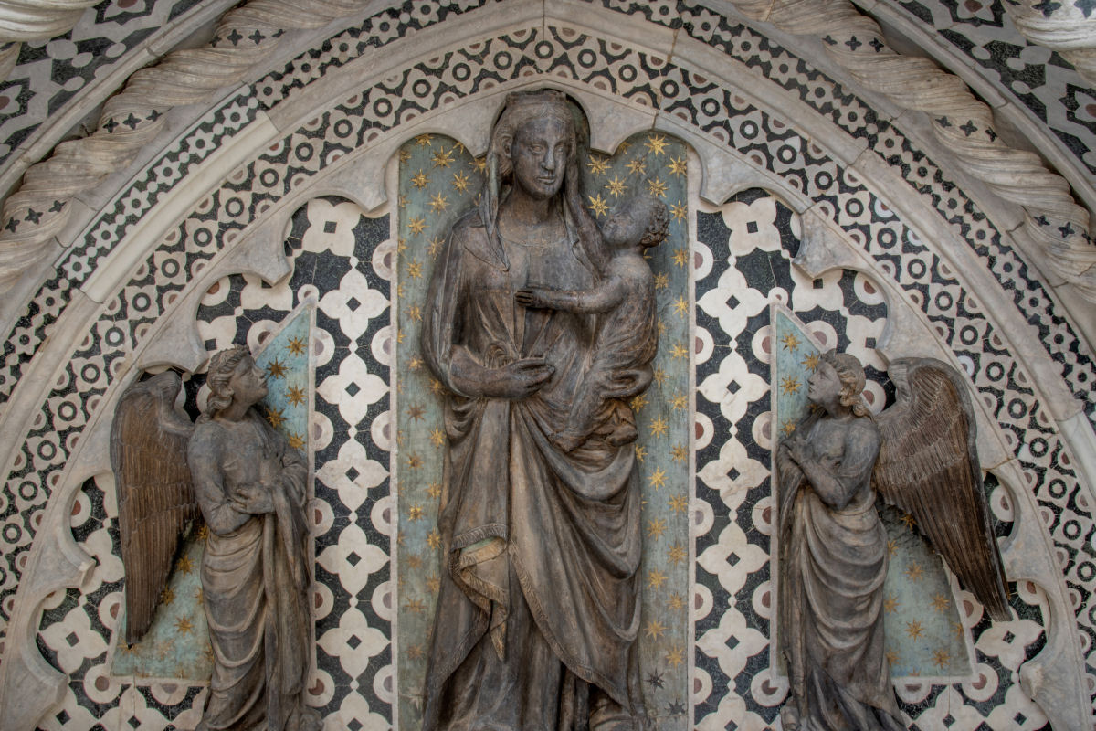 Restaurao descobre pintura policromada original em esculturas do Duomo de Florena