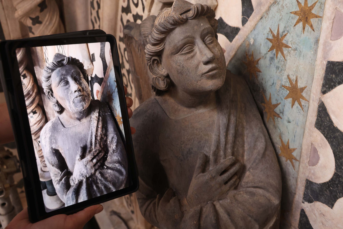 Restaurao descobre pintura policromada original em esculturas do Duomo de Florena