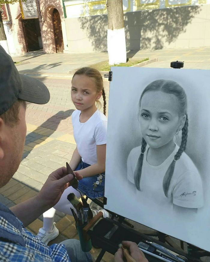 Artista de rua russo desenha incrveis retratos realistas em menos de uma hora 02