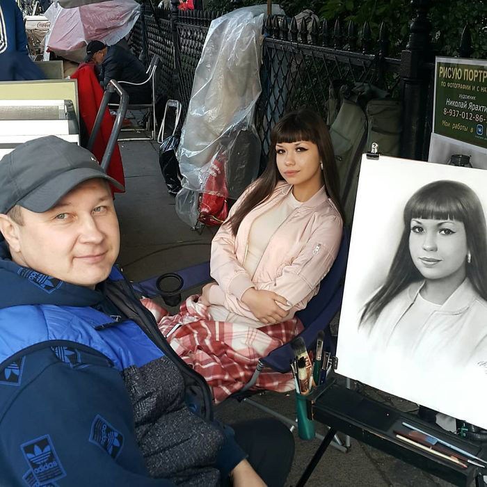 Artista de rua russo desenha incrveis retratos realistas em menos de uma hora 08