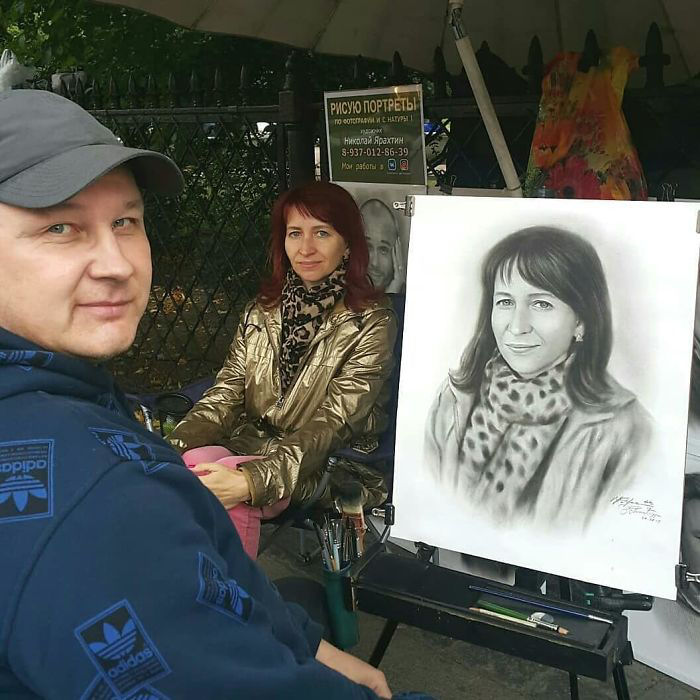 Artista de rua russo desenha incrveis retratos realistas em menos de uma hora 21