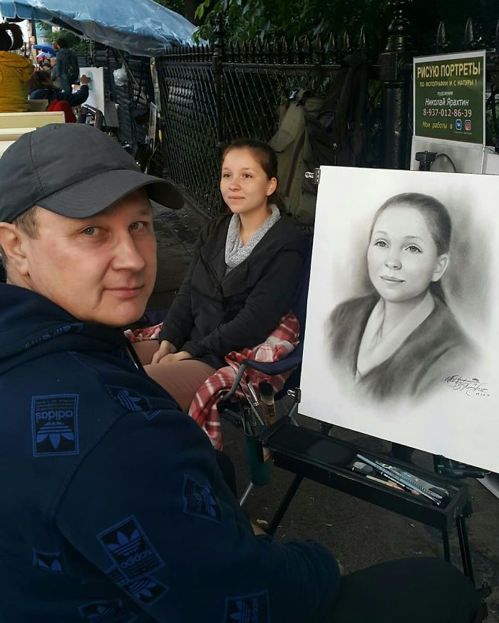 Artista de rua russo desenha incrveis retratos realistas em menos de uma hora 22