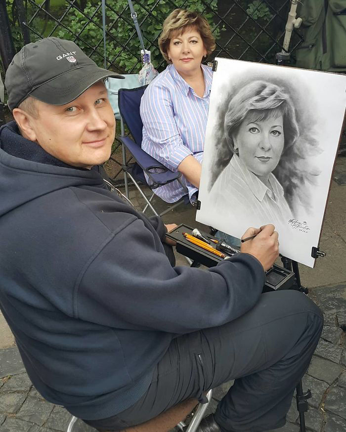 Artista de rua russo desenha incrveis retratos realistas em menos de uma hora 25
