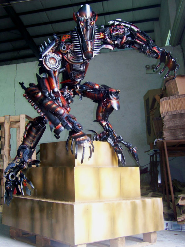 Fã chinês de Transformers constrói seu próprio exército de robôs 11