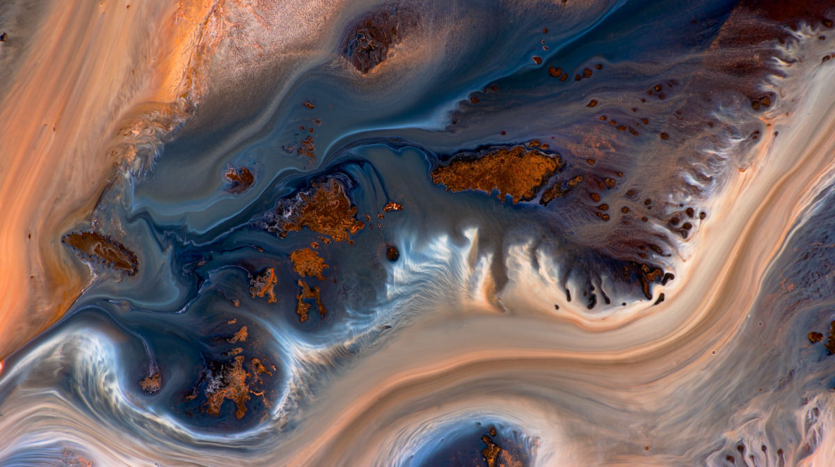 Elaboradas topografias feitas com pigmentos remetem a astrofotografia