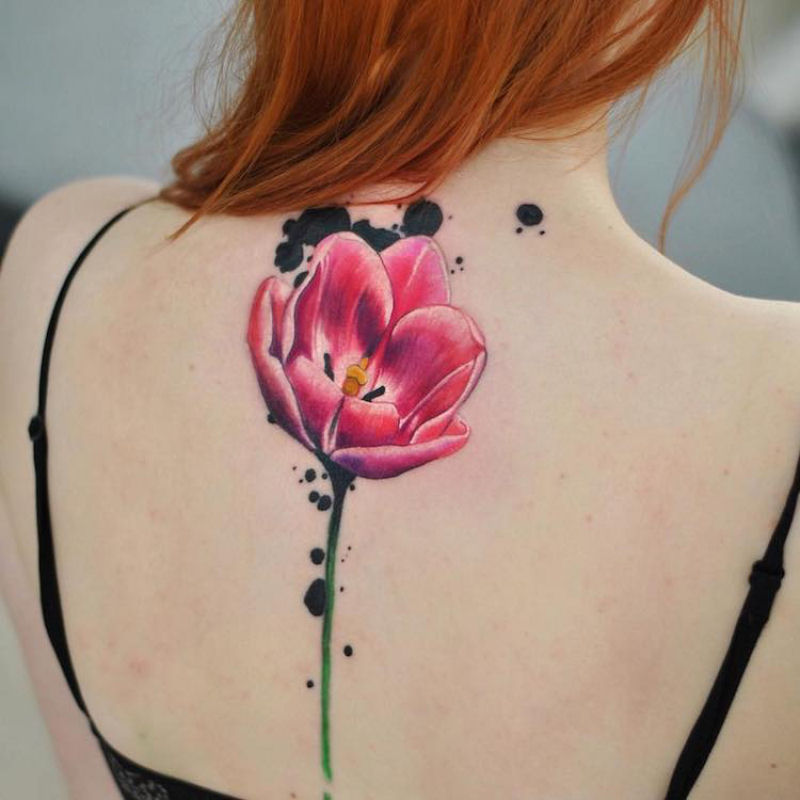 Tatuadora captura a fluidez despreocupada da pintura de aguarela em tatuagens coloridas 03