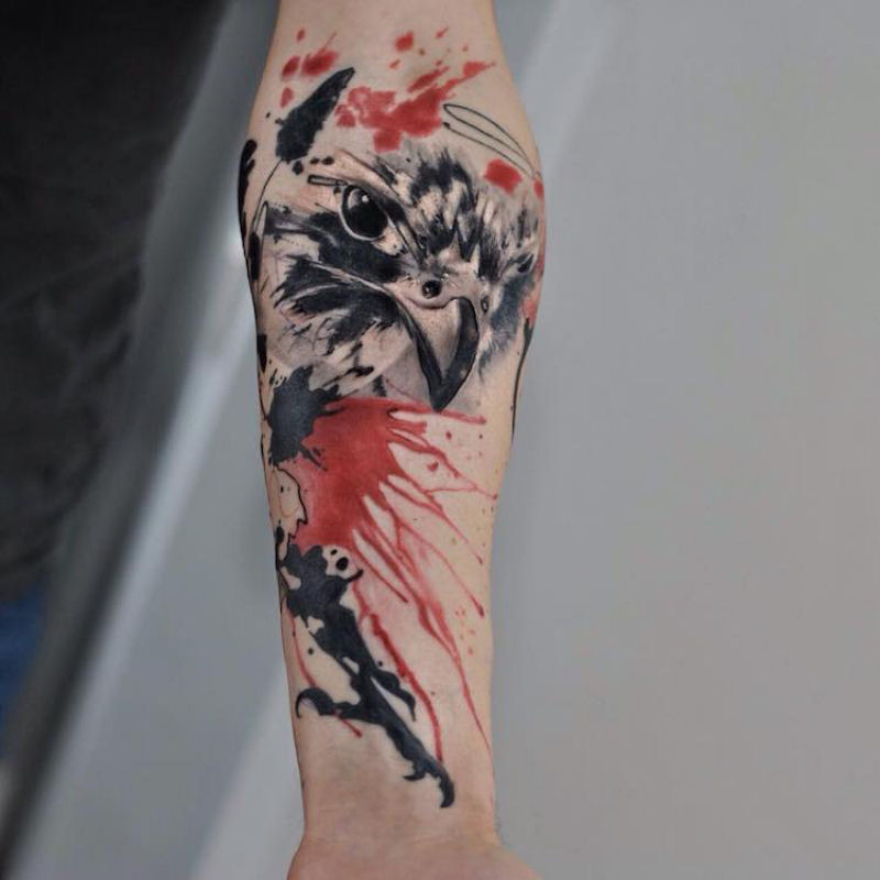 Tatuadora captura a fluidez despreocupada da pintura de aguarela em tatuagens coloridas 12
