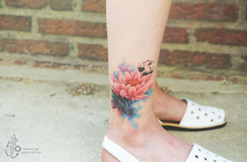 Tatuagens florais etreas parecem delicadas pinturas de aquarela sobre a pele 07