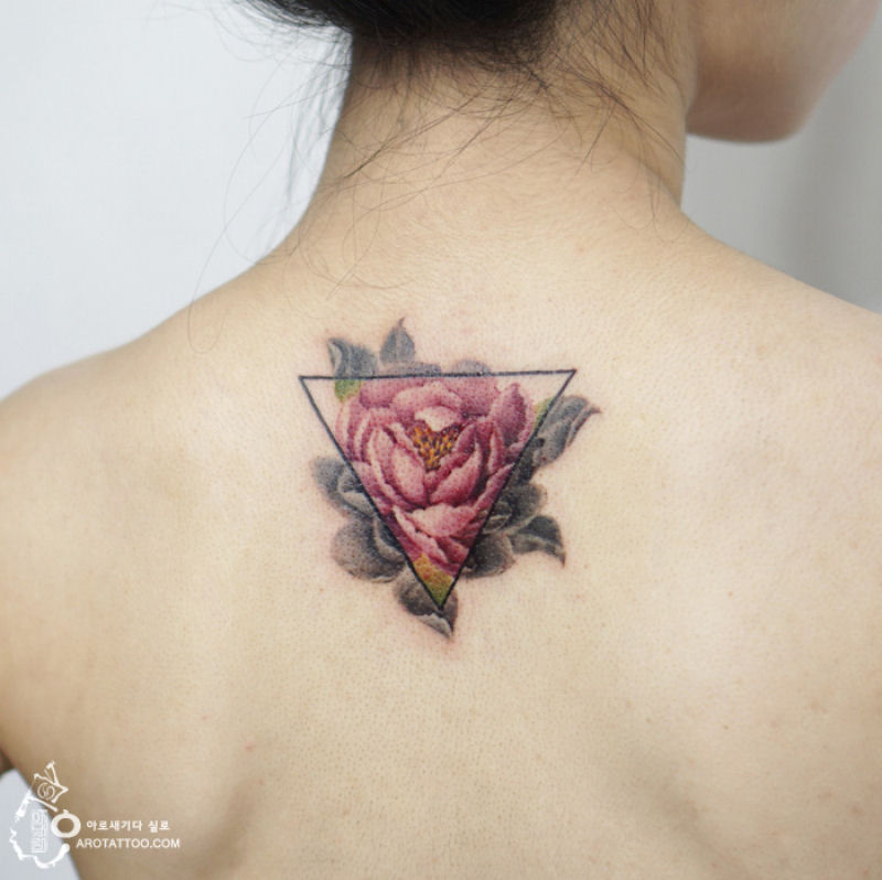 Tatuagens florais etreas parecem delicadas pinturas de aquarela sobre a pele 08