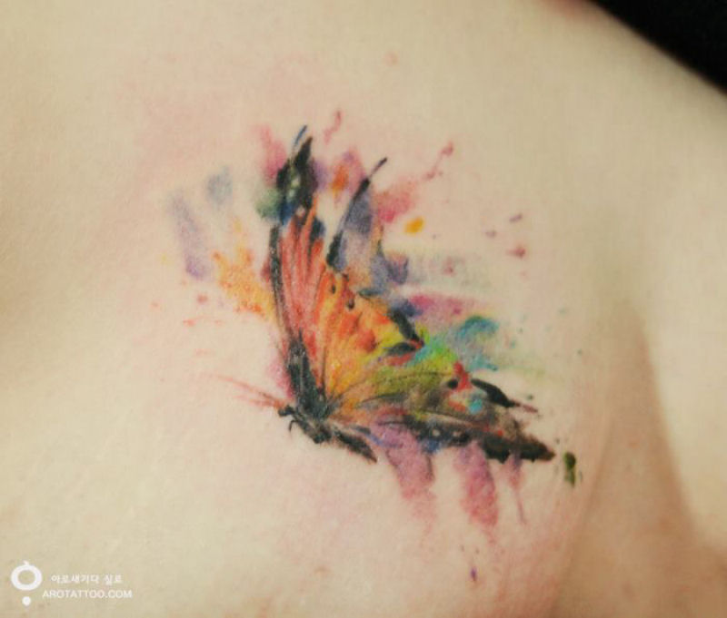 Tatuagens florais etreas parecem delicadas pinturas de aquarela sobre a pele 10