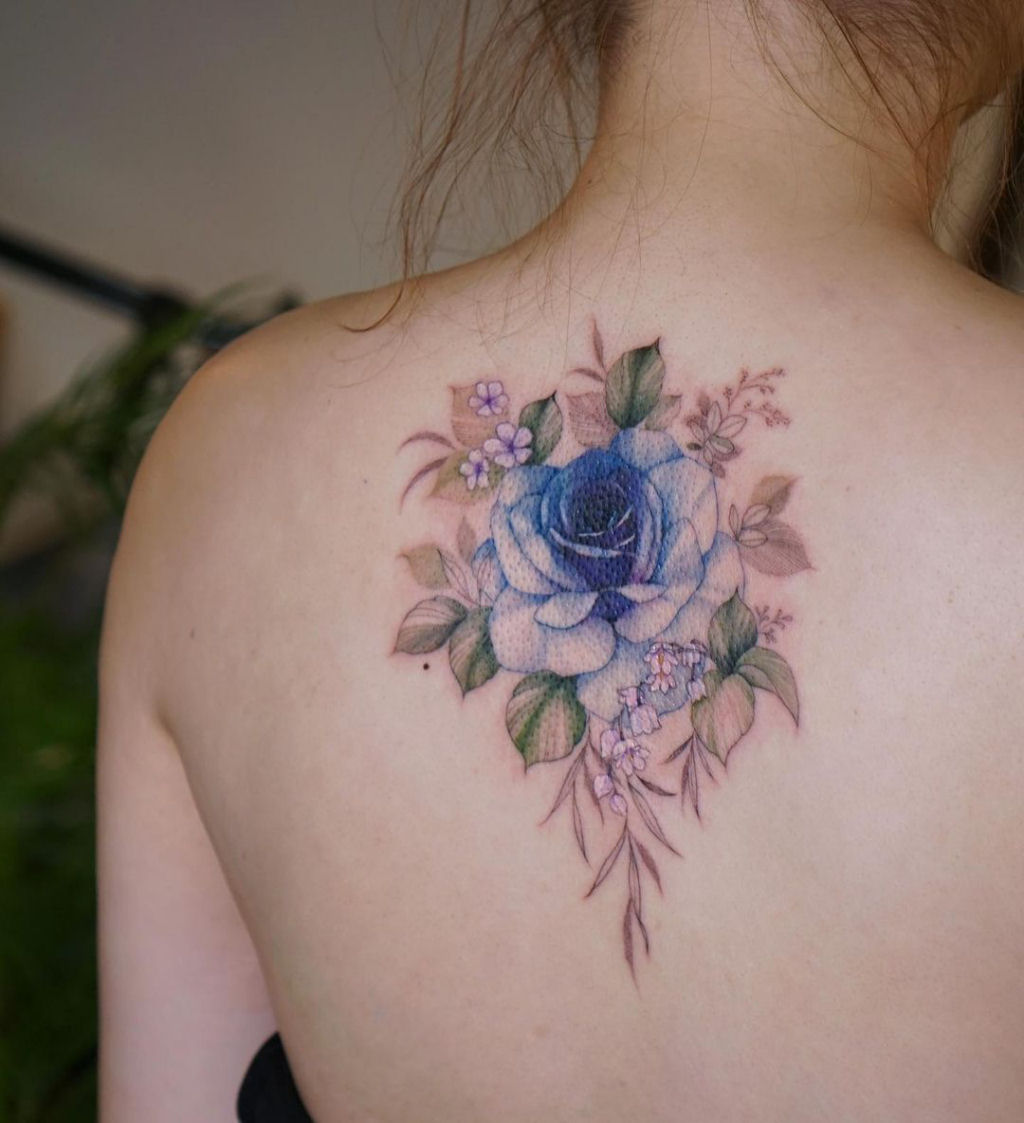 Tatuagens florais etreas parecem delicadas pinturas de aquarela sobre a pele 15