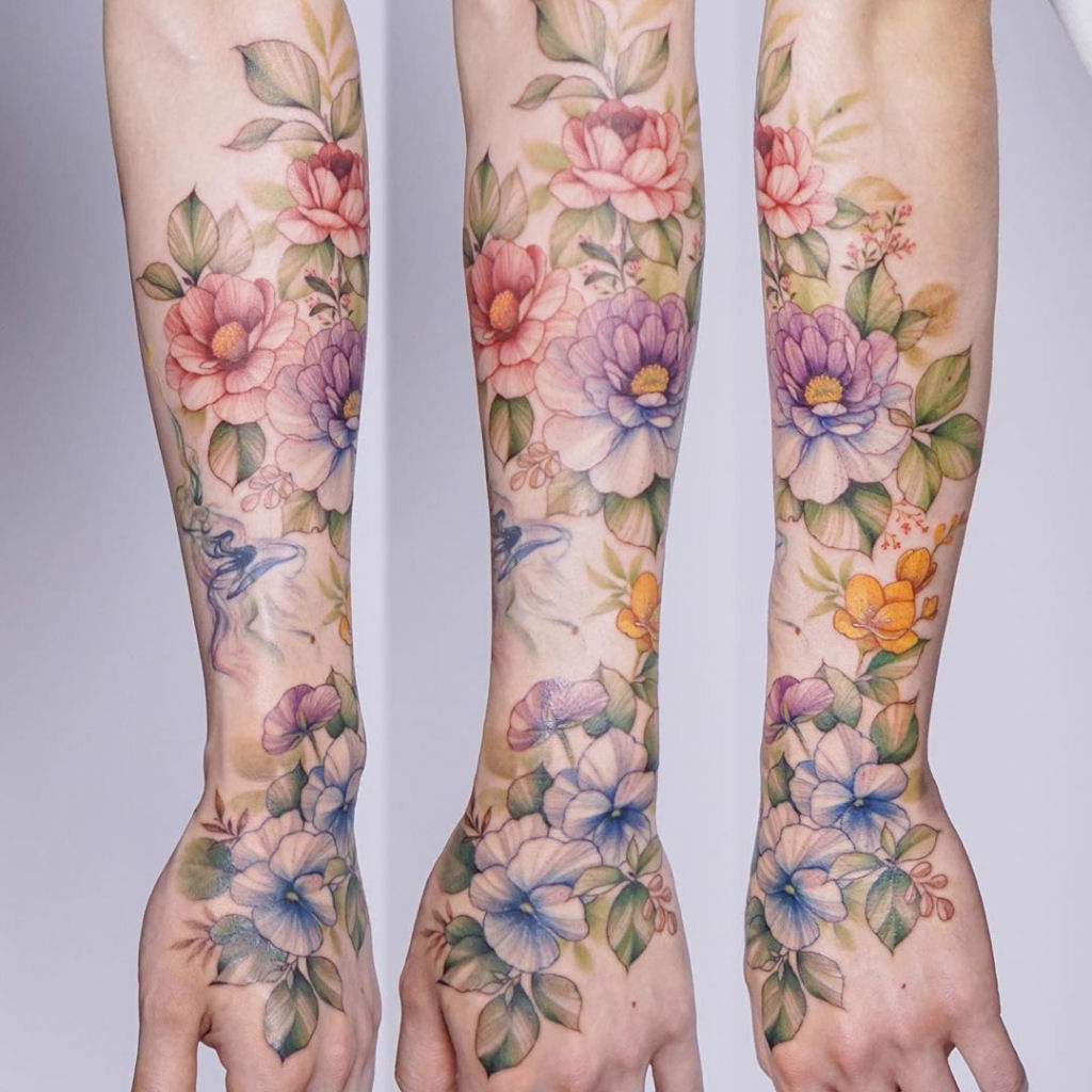 Tatuagens florais etreas parecem delicadas pinturas de aquarela sobre a pele 16