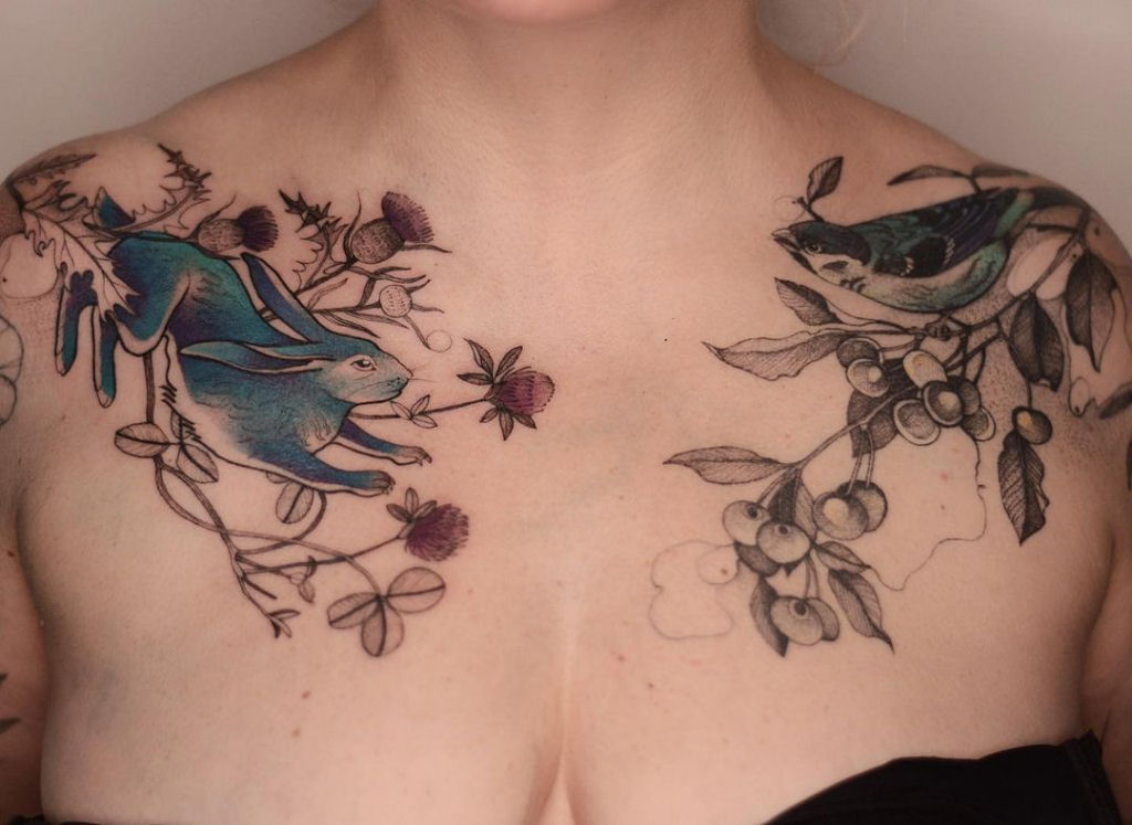 Tatuagens finamente delineadas combinam flora e fauna de forma delicada 12