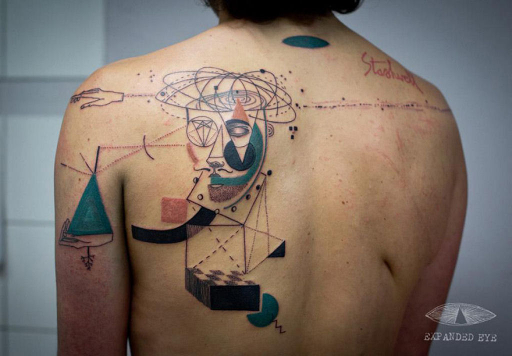 Duo de artistas cria tatuagens cubistas surreais baseadas nas histórias dos clientes 18